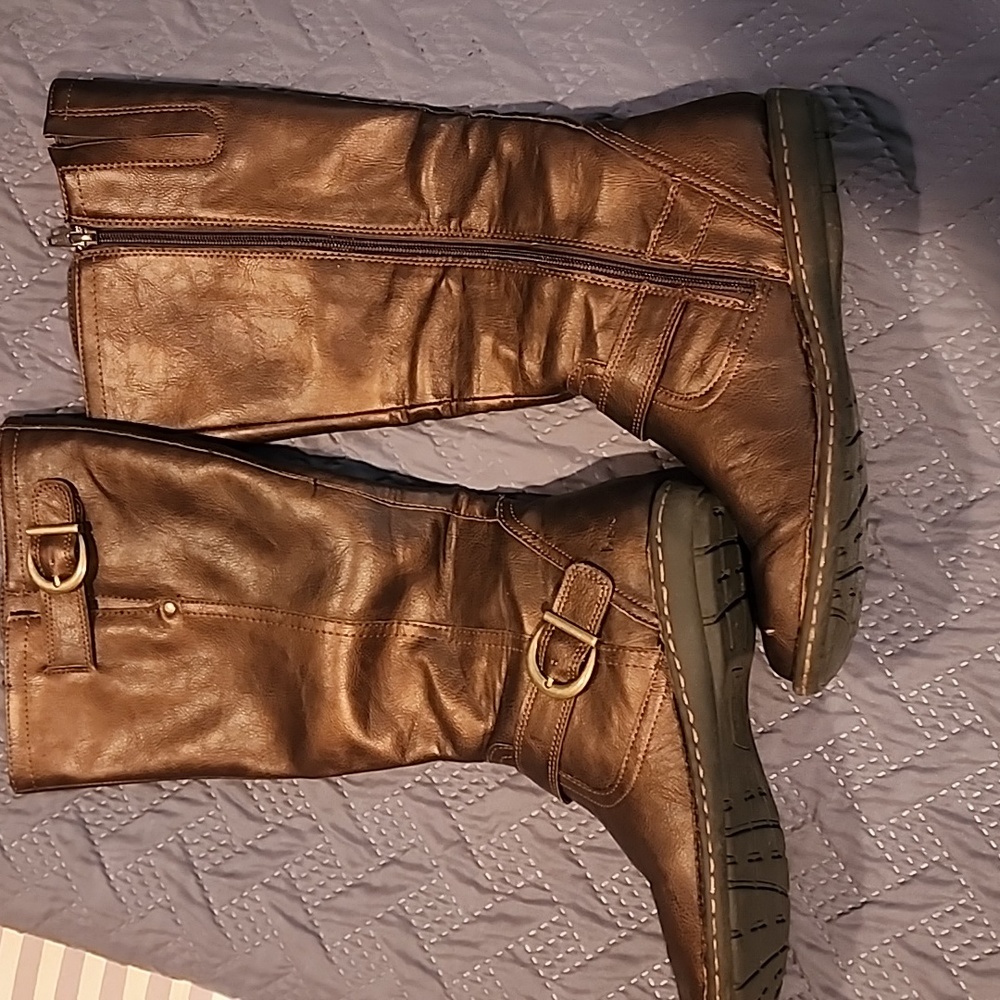 Almost brand new b.o.c boots. Worn a handful of times.